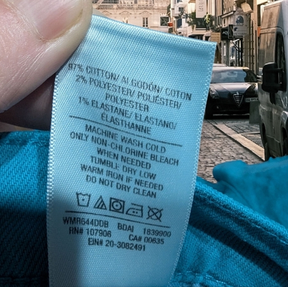 NWT Hudson Blue Cut Off Denim Shorts Size 32 - Picture 8 of 9